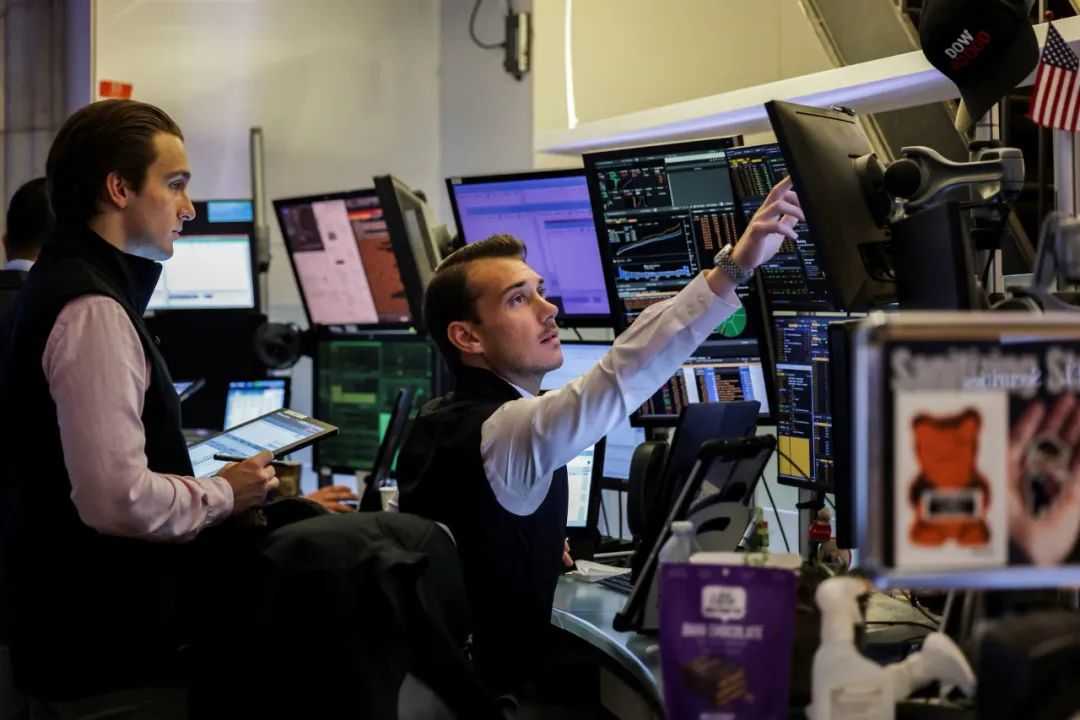 Fed Minutes Boost Rate Cut Hopes; Nvidia Briefly Tops $4 Trillion Market Cap